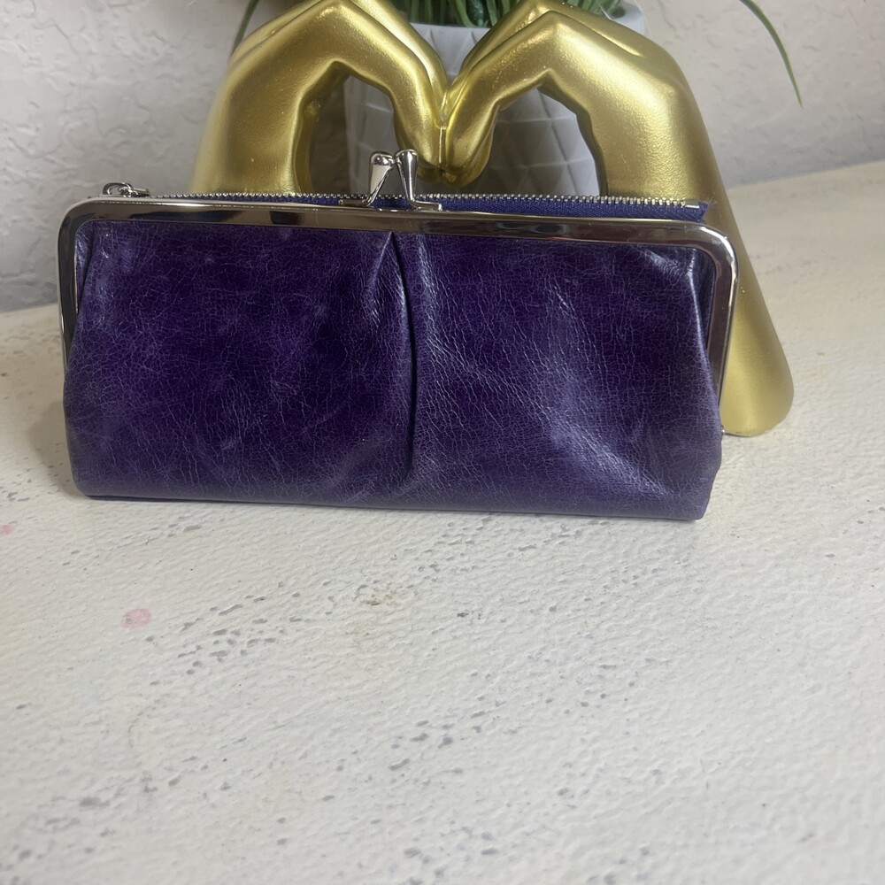Hobo Womens Clutch Purse Wallet Plum Leather Magnetic Bifold